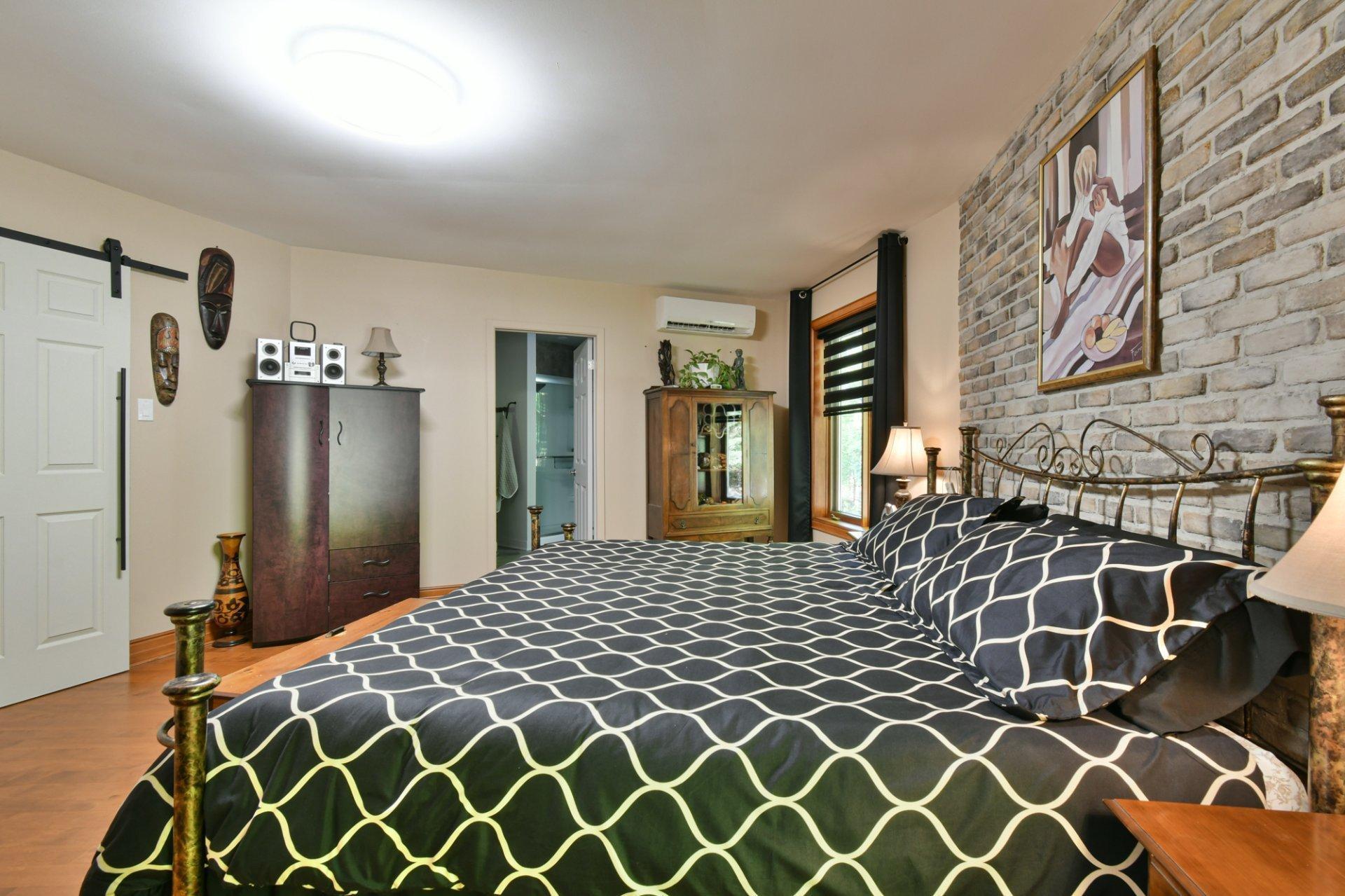 









744


Rue de Fribourg

,
Sainte-Adèle,




QC
J8B2G6

