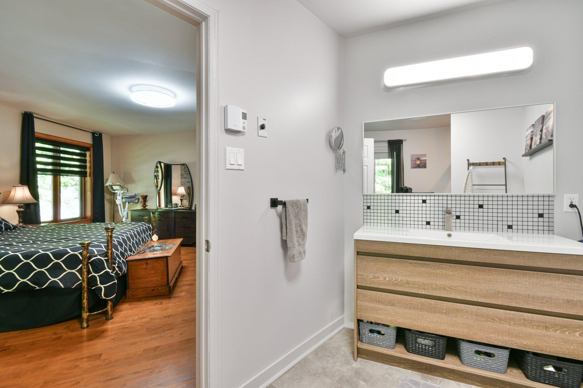 









744


Rue de Fribourg

,
Sainte-Adèle,




QC
J8B2G6

