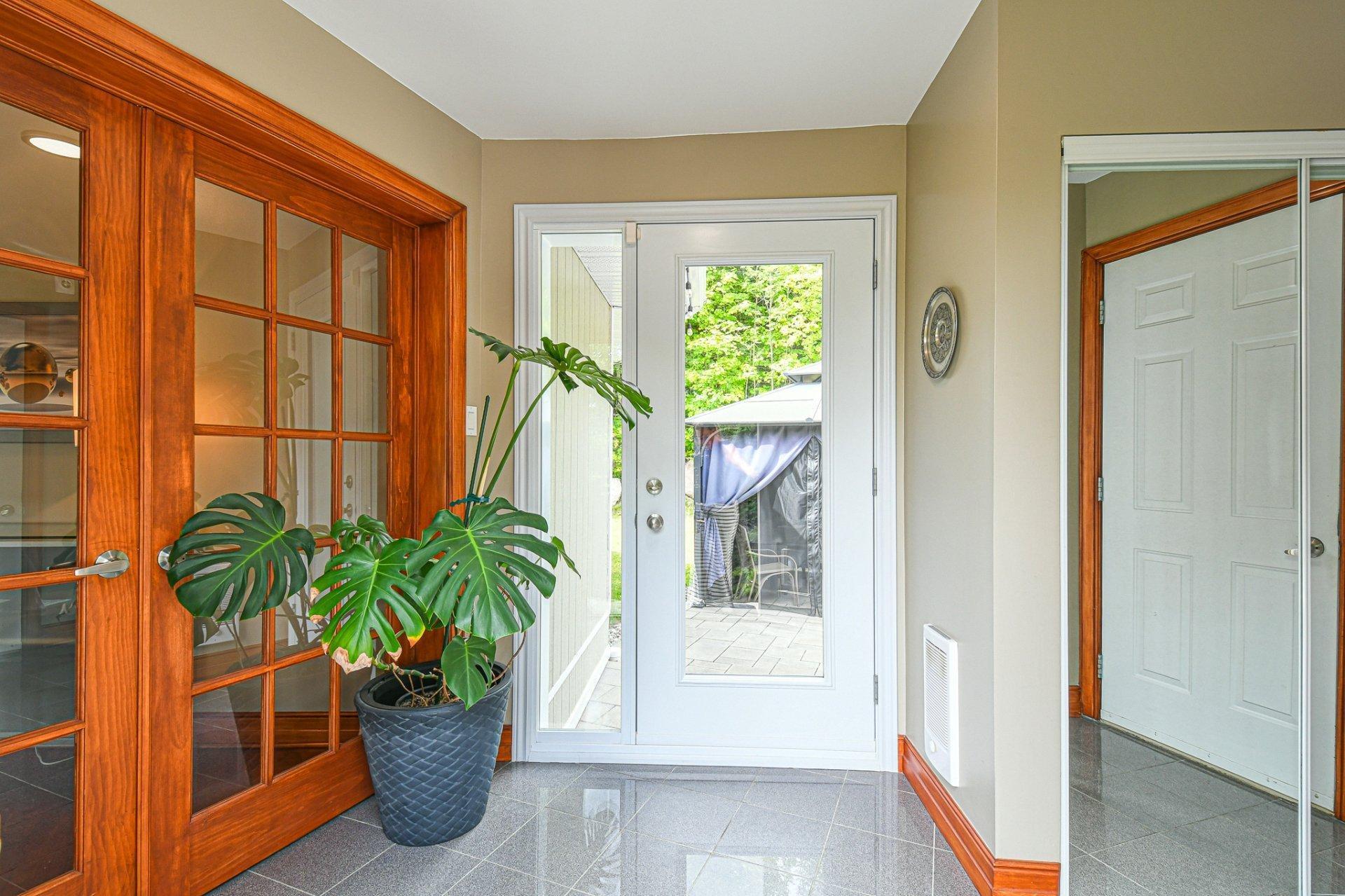 









744


Rue de Fribourg

,
Sainte-Adèle,




QC
J8B2G6

