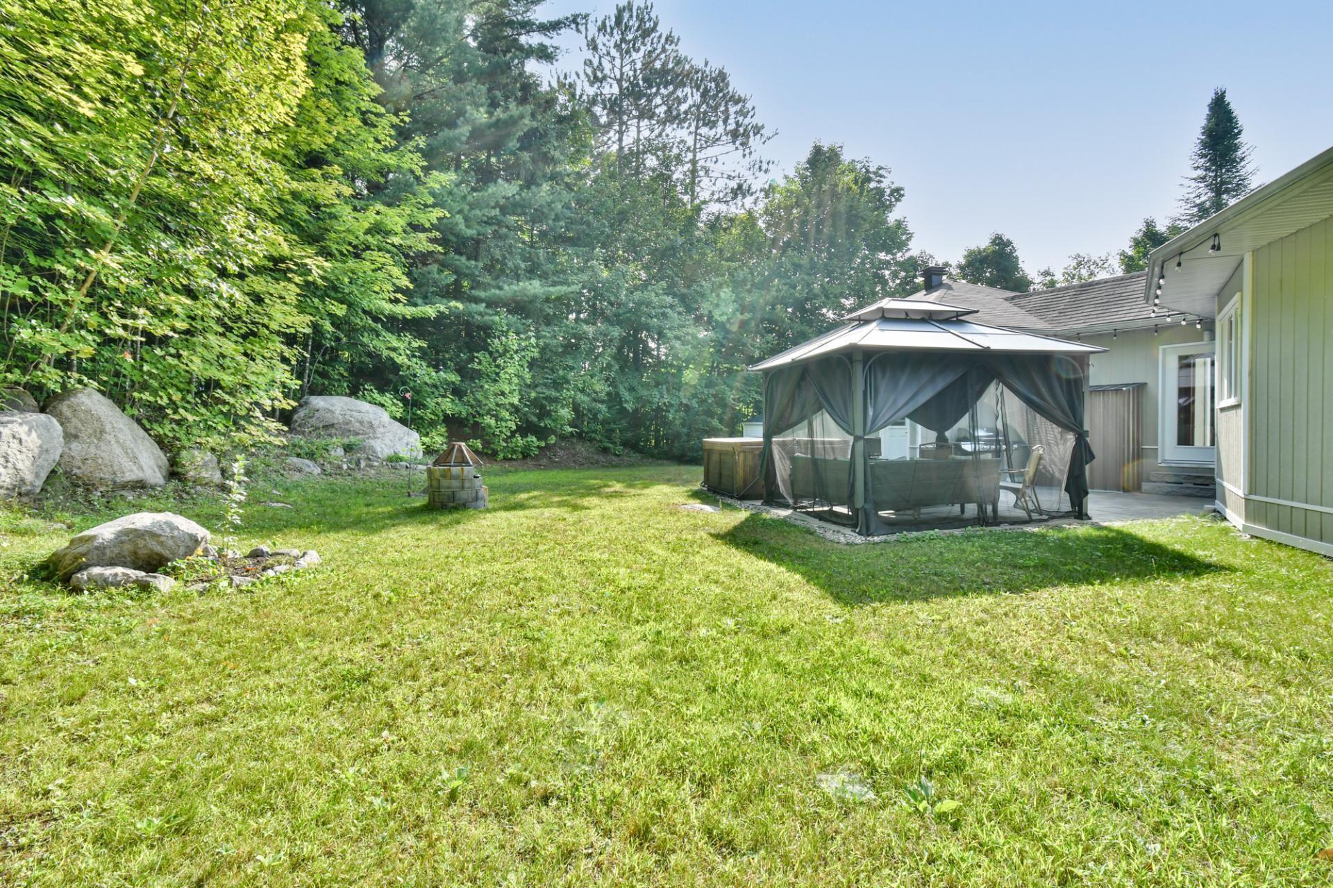 









744


Rue de Fribourg

,
Sainte-Adèle,




QC
J8B2G6

