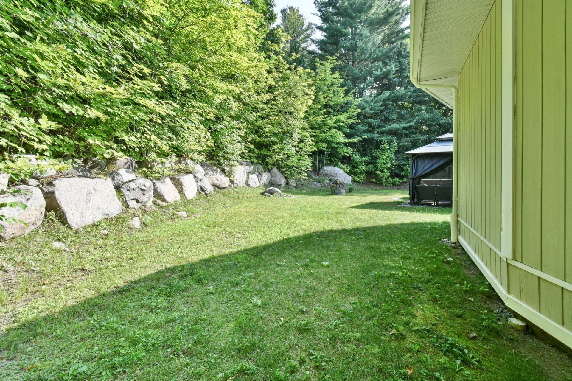 









744


Rue de Fribourg

,
Sainte-Adèle,




QC
J8B2G6

