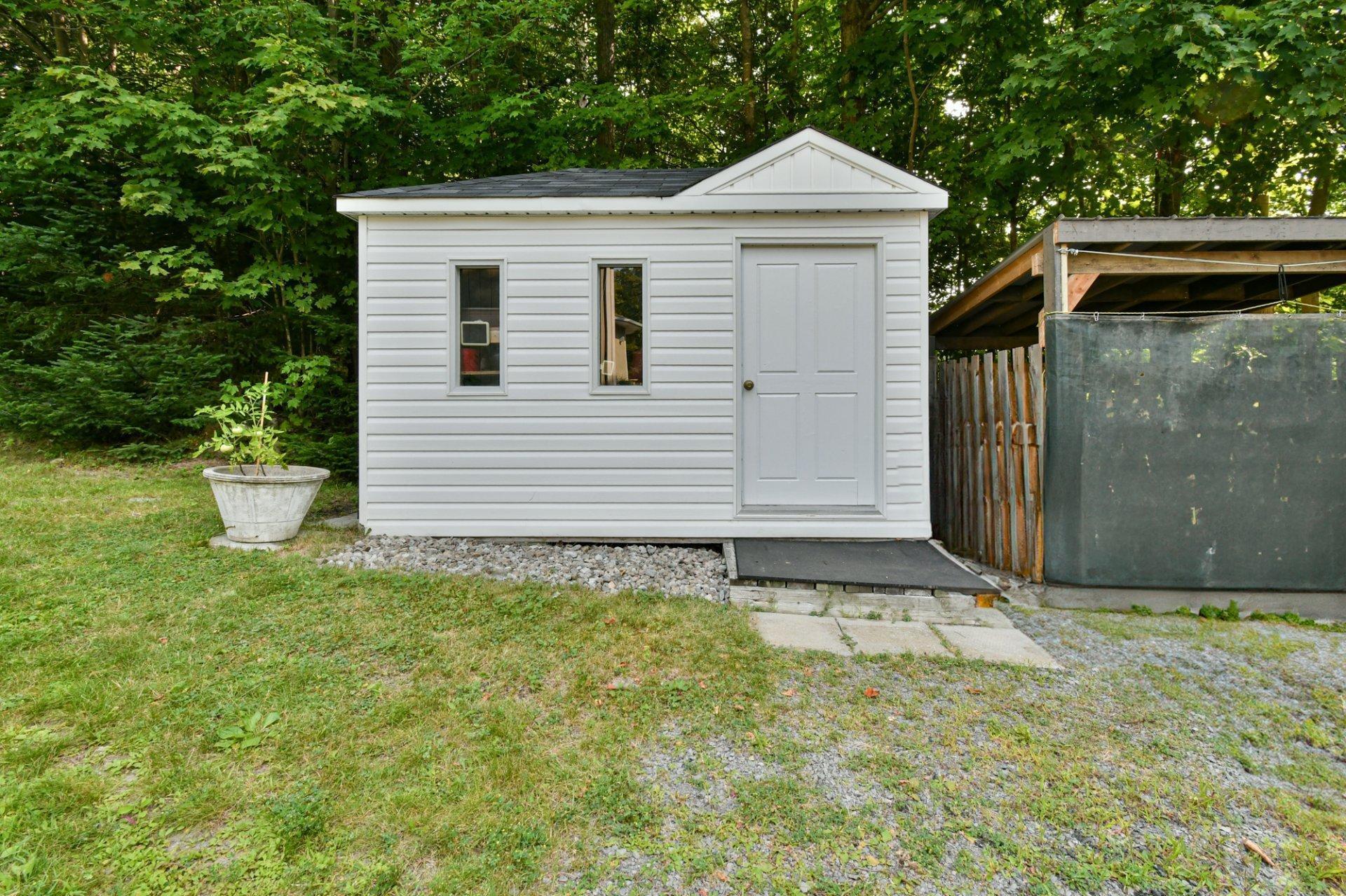 









744


Rue de Fribourg

,
Sainte-Adèle,




QC
J8B2G6

