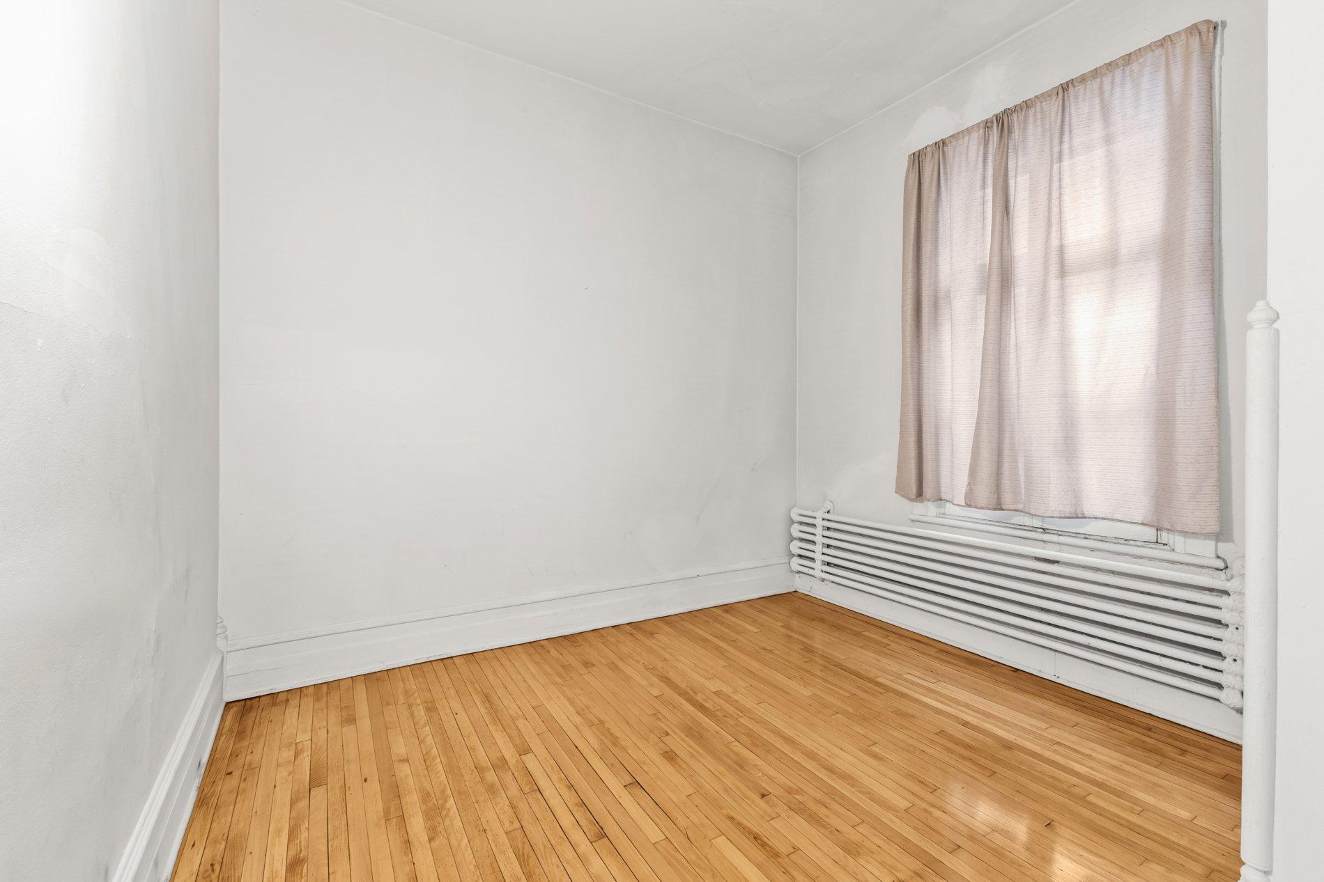 









5603

 - 5605


Rue Hutchison

,
Montréal (Le Plateau-Mont-Royal),




QC
H2V4B5

