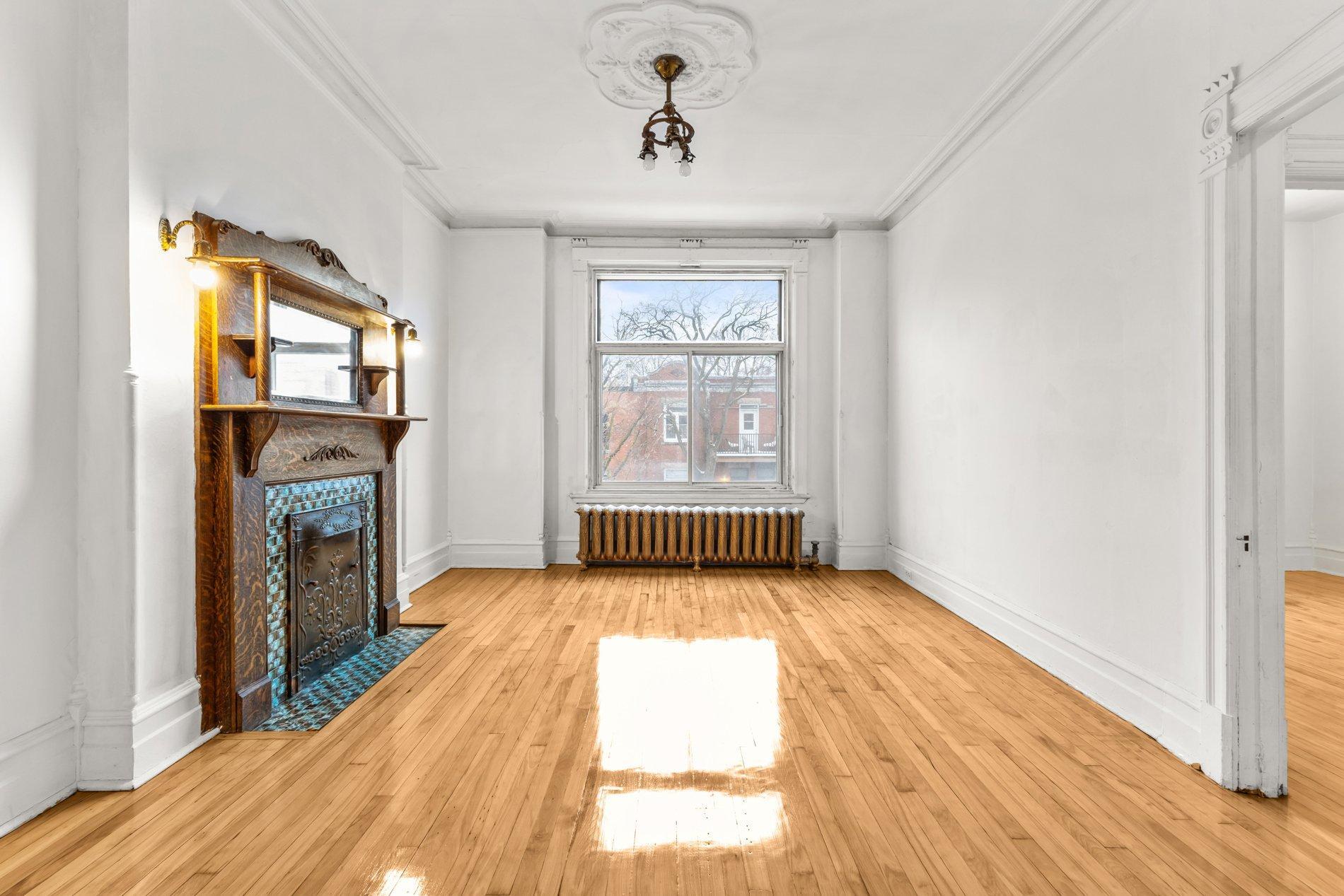 









5603

 - 5605


Rue Hutchison

,
Montréal (Le Plateau-Mont-Royal),




QC
H2V4B5

