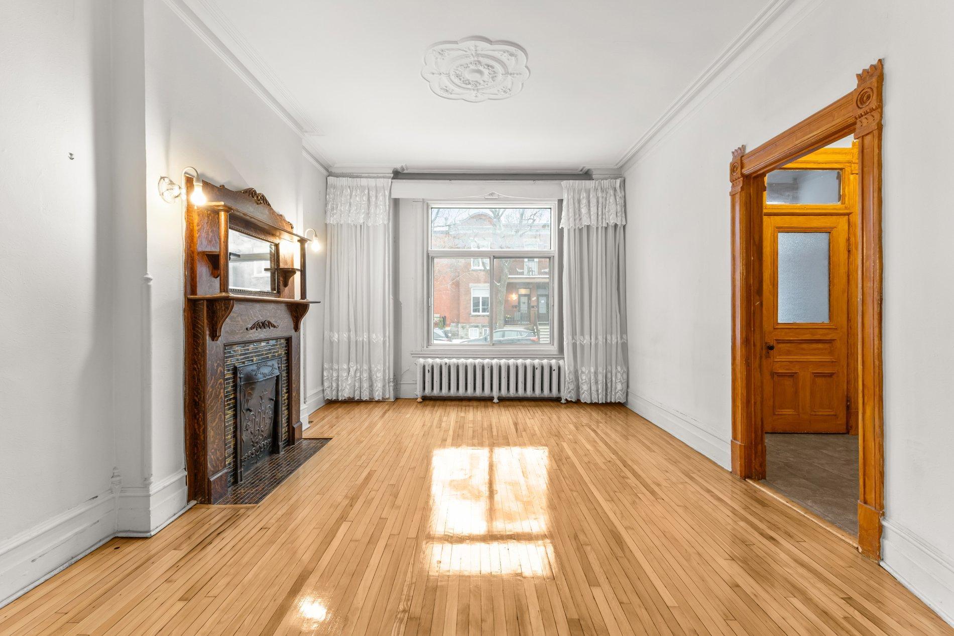 









5603

 - 5605


Rue Hutchison

,
Montréal (Le Plateau-Mont-Royal),




QC
H2V4B5

