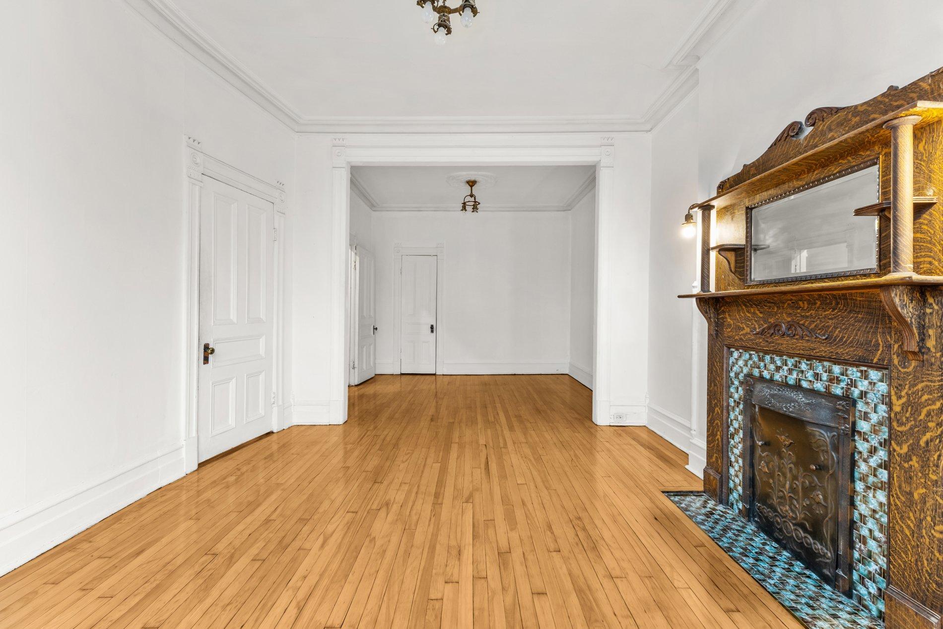 









5603

 - 5605


Rue Hutchison

,
Montréal (Le Plateau-Mont-Royal),




QC
H2V4B5

