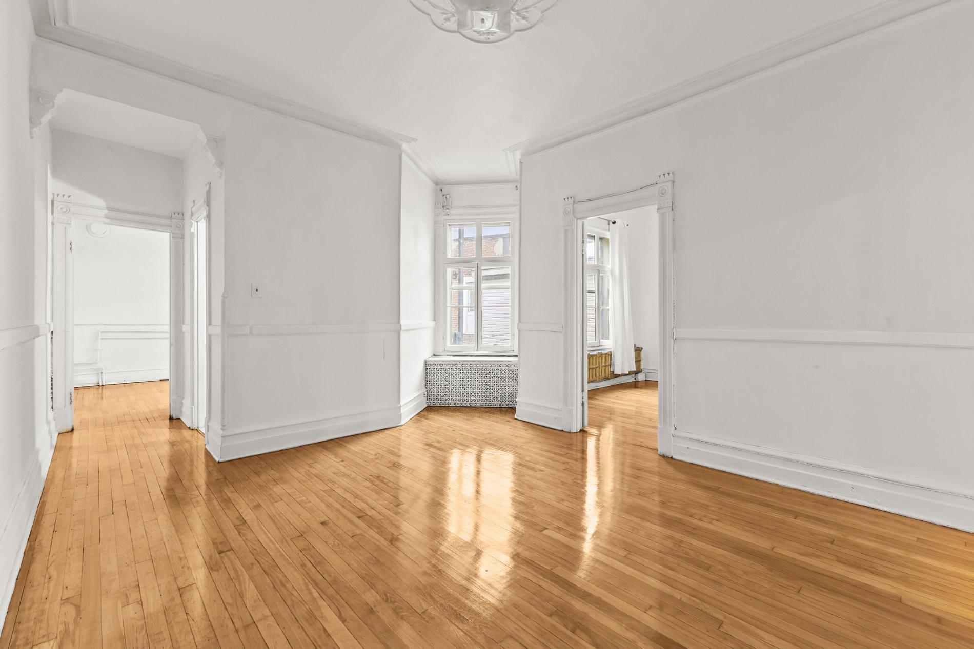 









5603

 - 5605


Rue Hutchison

,
Montréal (Le Plateau-Mont-Royal),




QC
H2V4B5

