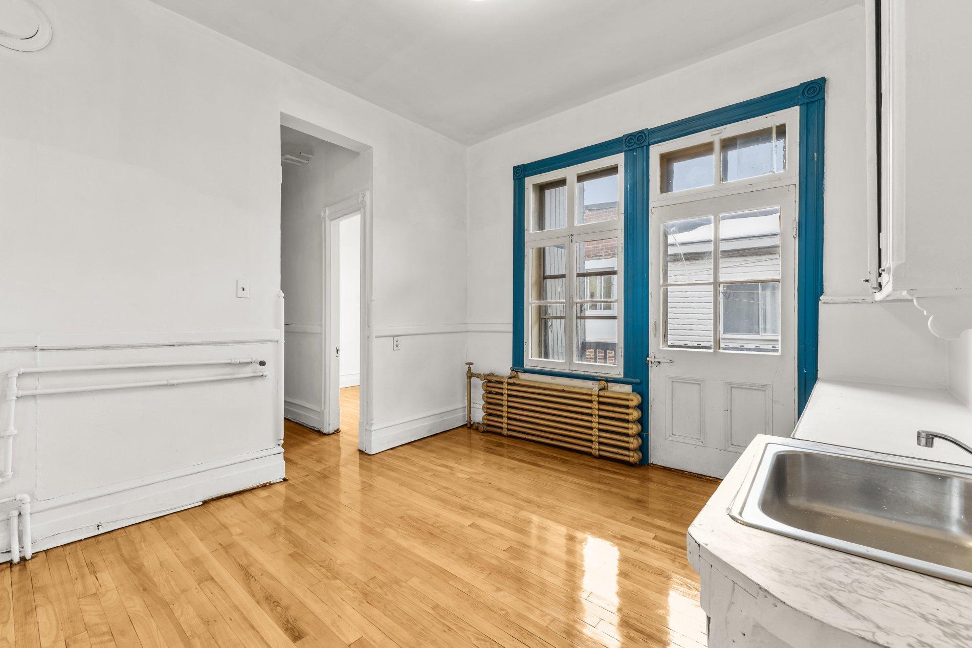 









5603

 - 5605


Rue Hutchison

,
Montréal (Le Plateau-Mont-Royal),




QC
H2V4B5

