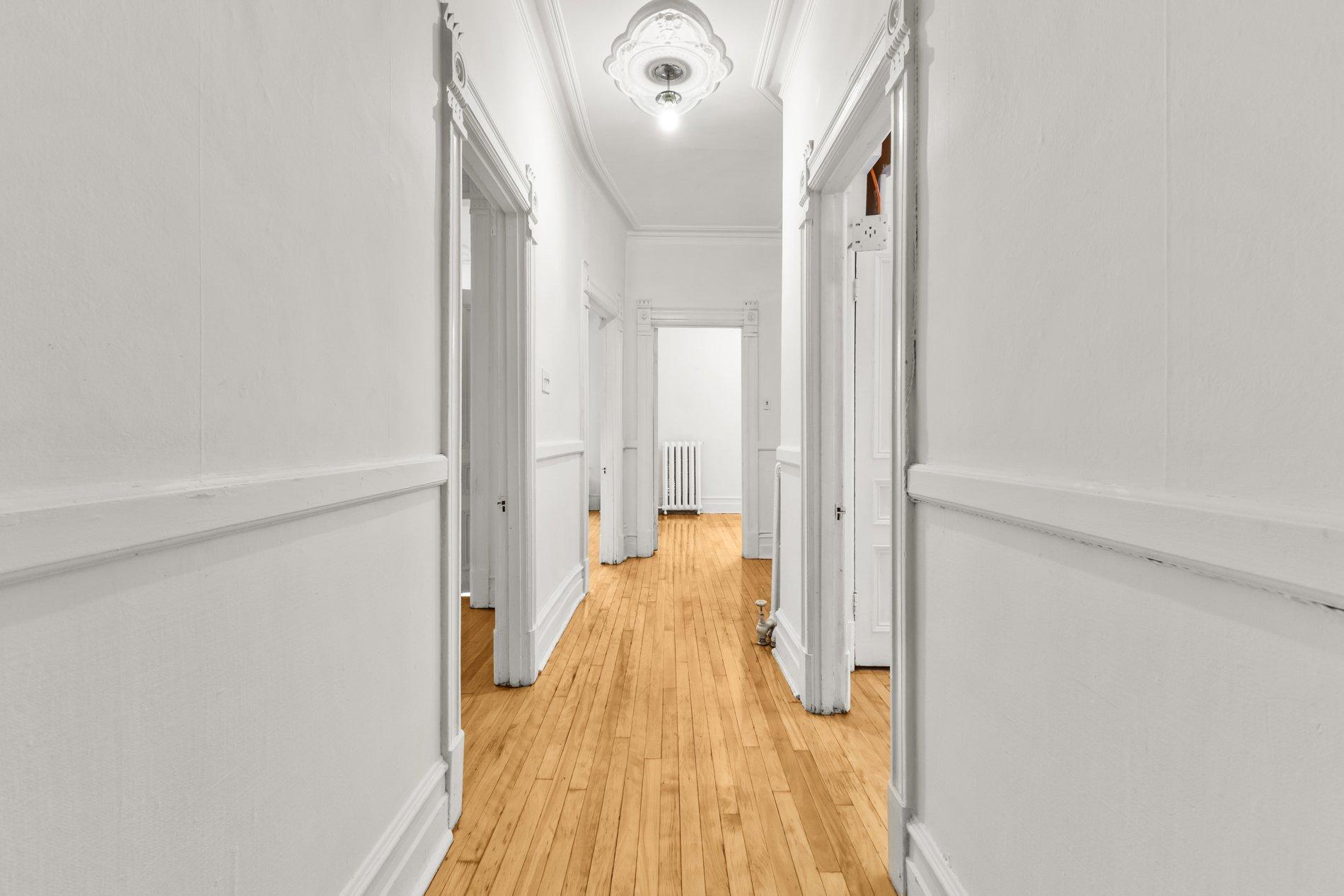 









5603

 - 5605


Rue Hutchison

,
Montréal (Le Plateau-Mont-Royal),




QC
H2V4B5

