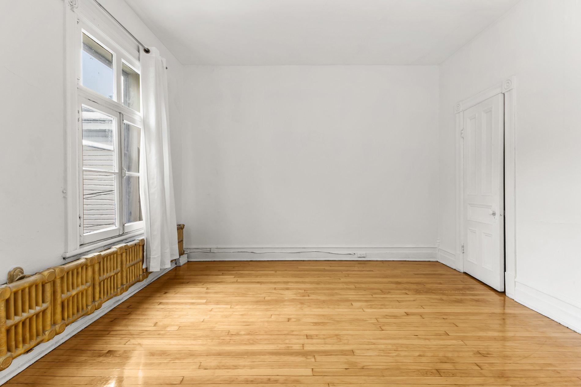 









5603

 - 5605


Rue Hutchison

,
Montréal (Le Plateau-Mont-Royal),




QC
H2V4B5

