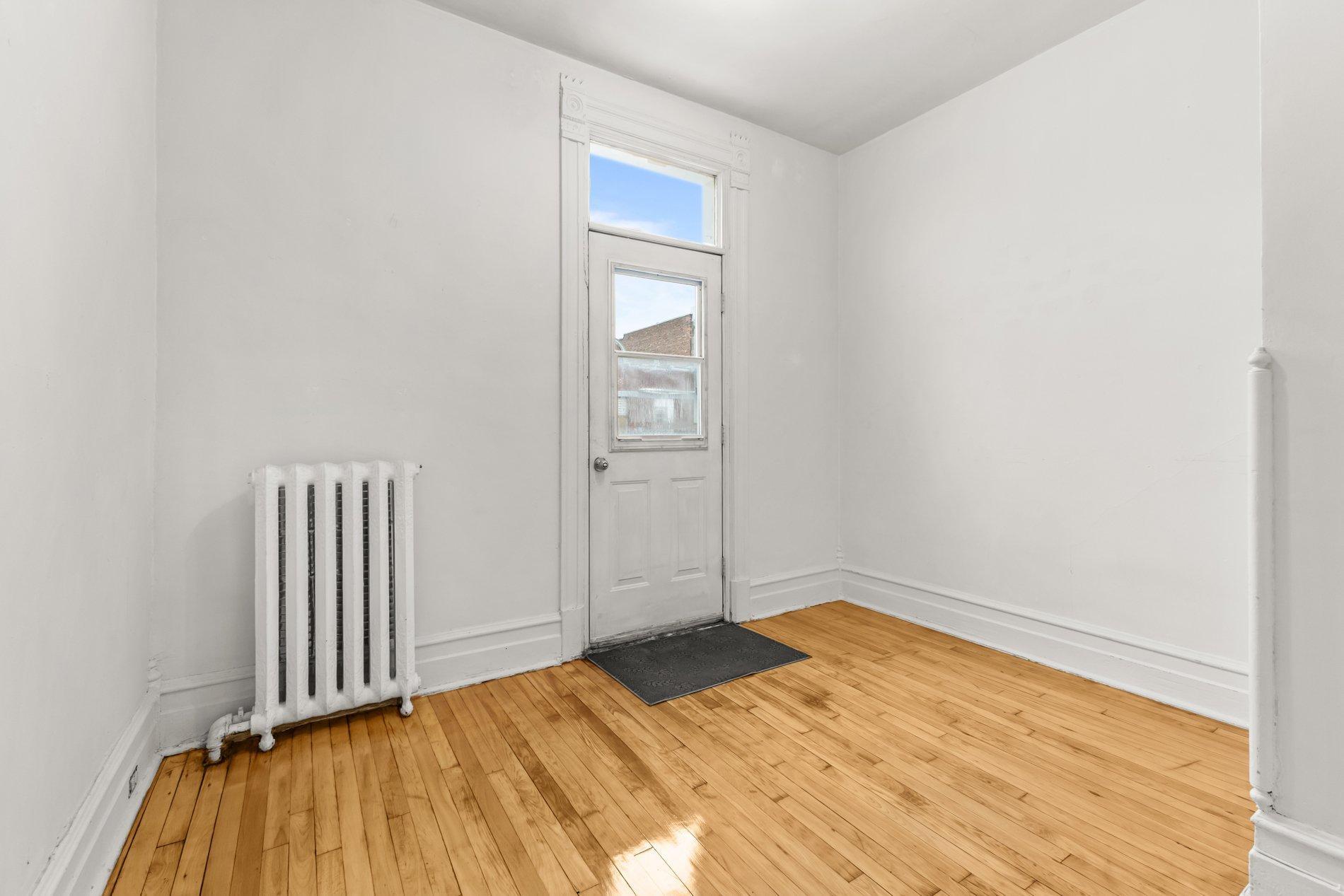 









5603

 - 5605


Rue Hutchison

,
Montréal (Le Plateau-Mont-Royal),




QC
H2V4B5

