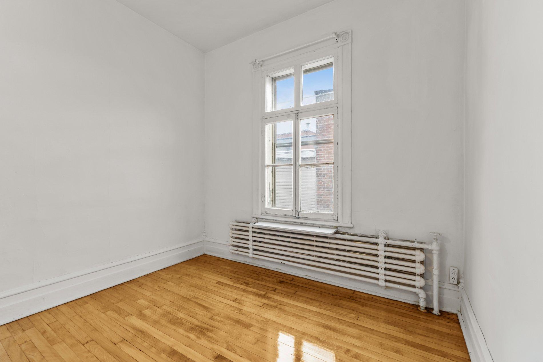 









5603

 - 5605


Rue Hutchison

,
Montréal (Le Plateau-Mont-Royal),




QC
H2V4B5

