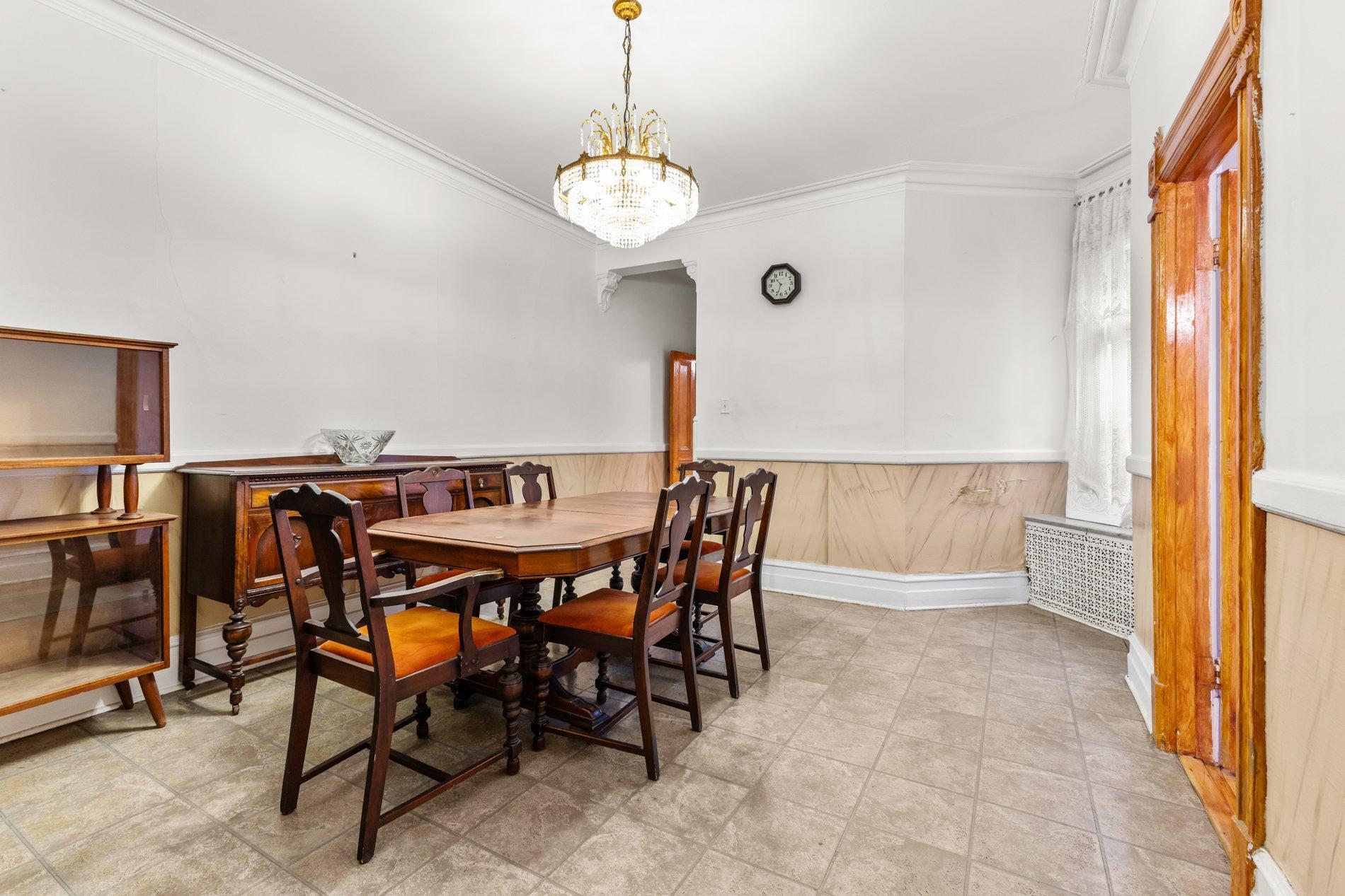 









5603

 - 5605


Rue Hutchison

,
Montréal (Le Plateau-Mont-Royal),




QC
H2V4B5

