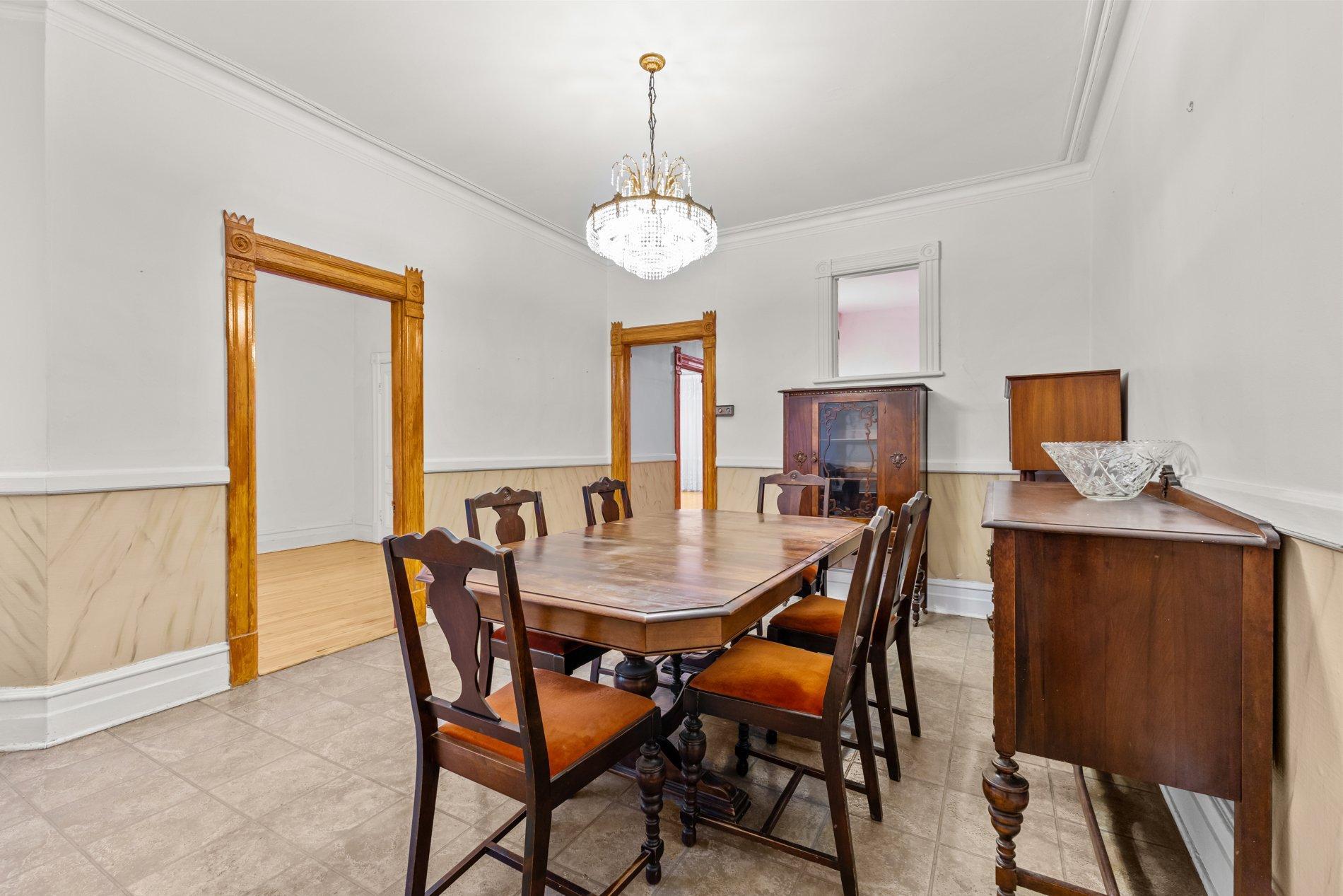 









5603

 - 5605


Rue Hutchison

,
Montréal (Le Plateau-Mont-Royal),




QC
H2V4B5

