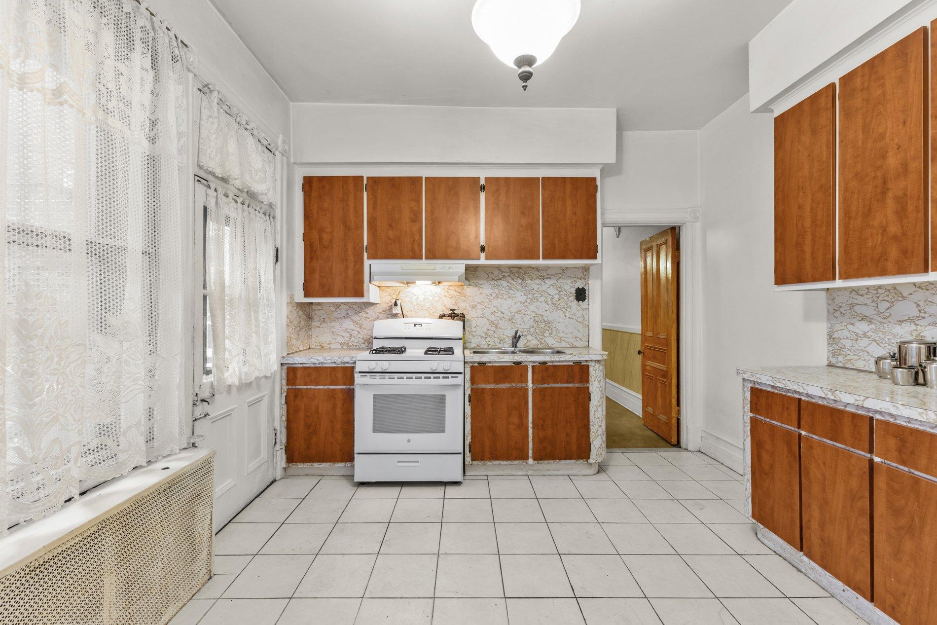 









5603

 - 5605


Rue Hutchison

,
Montréal (Le Plateau-Mont-Royal),




QC
H2V4B5

