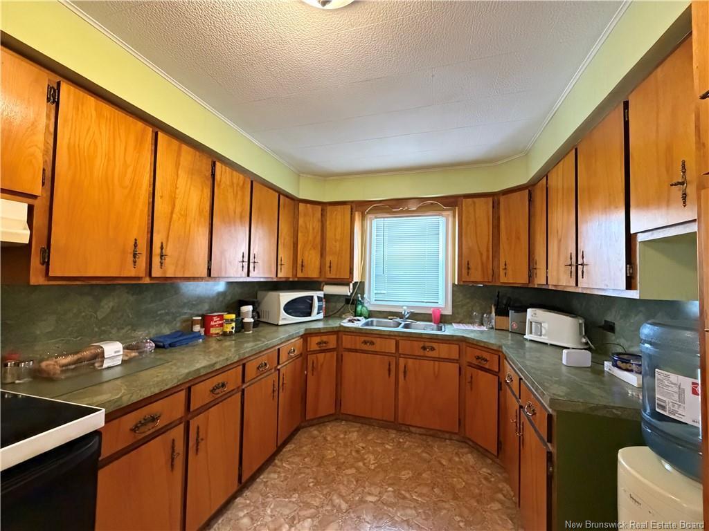 









246


Rue Acadie

,
Beresford,




NB
E8K 2E7

