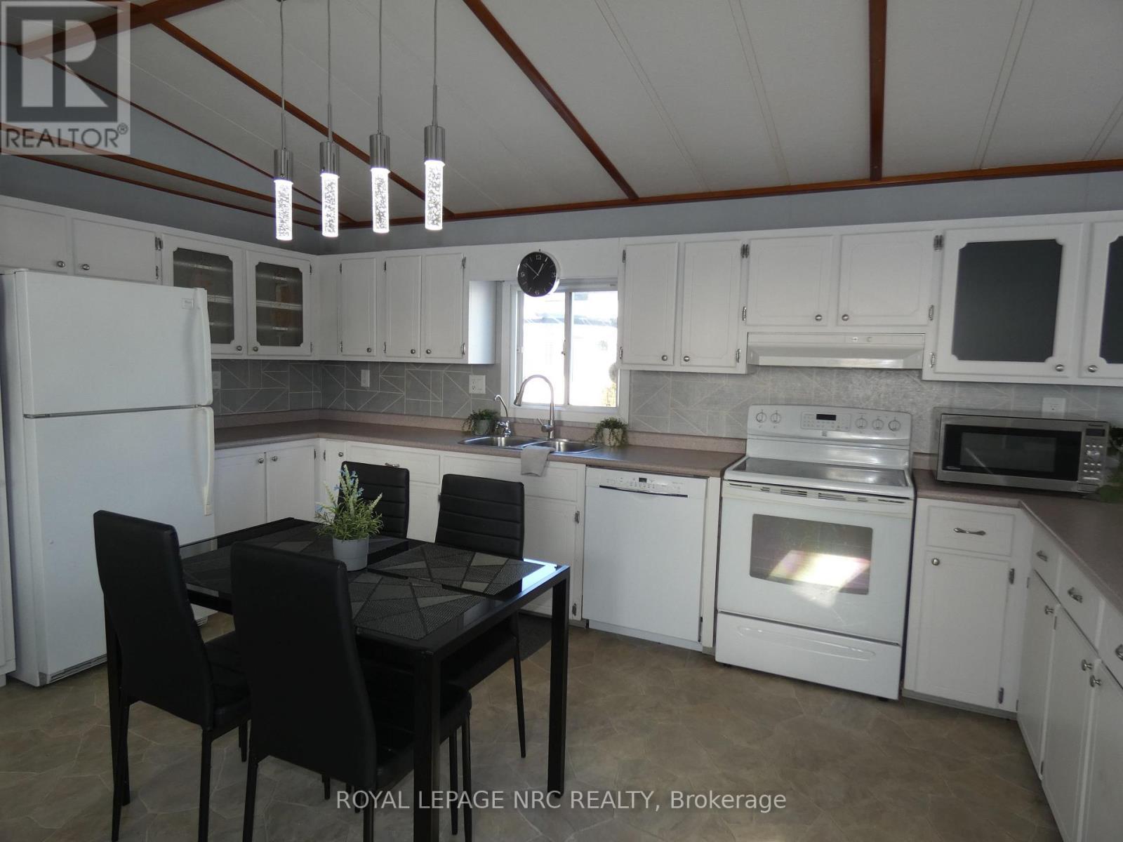 












121 - 3033 TOWNLINE ROAD

,
Fort Erie (Black Creek),




Ontario
L0S1S1

