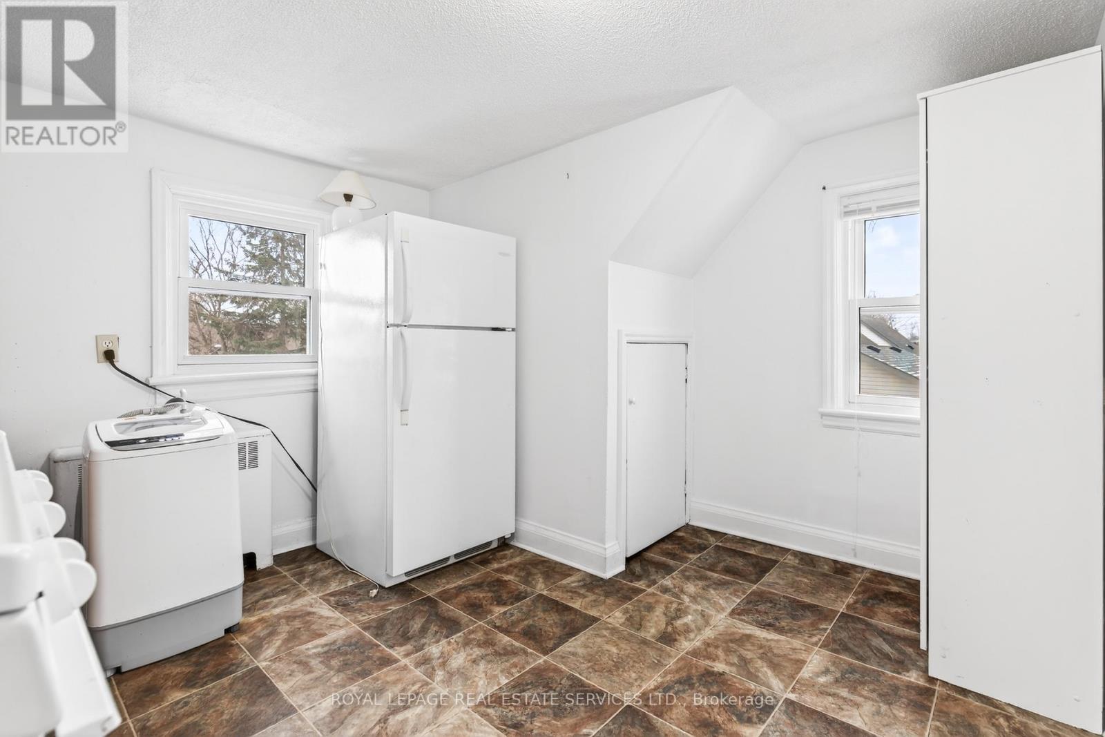 












53 KINSEY STREET

,
St. Catharines,




Ontario
L2S1E2

