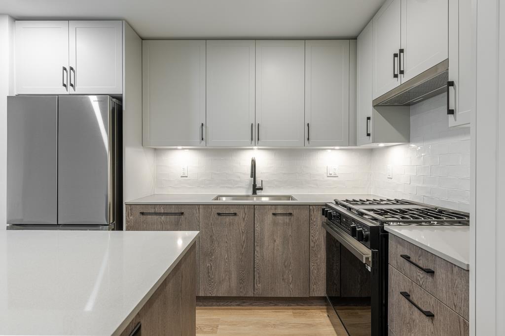 












408 27215 ALDERGROVE TOWN CENTRE DRIVE

,
Langley,




British Columbia
V4W0E3

