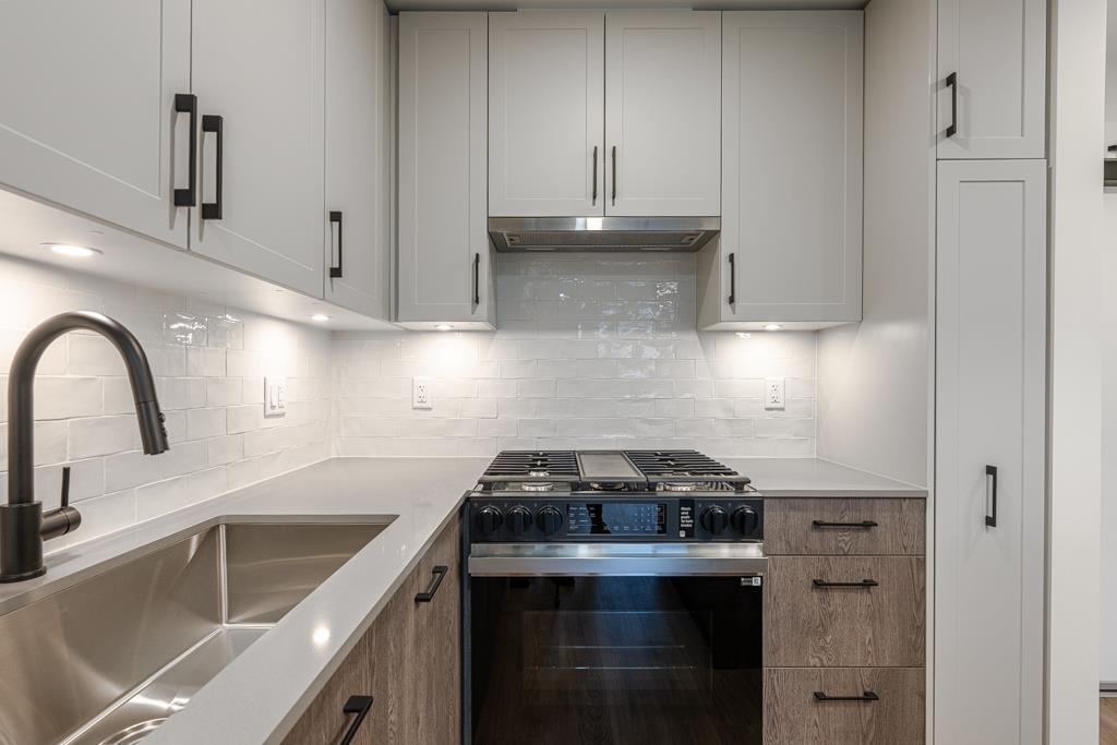 












408 27215 ALDERGROVE TOWN CENTRE DRIVE

,
Langley,




British Columbia
V4W0E3

