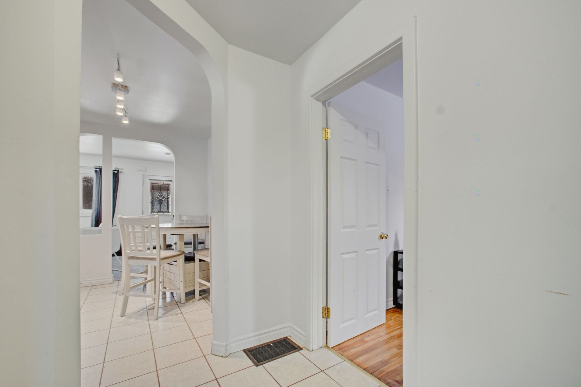 









19


Boul. de Lucerne

,
Gatineau (Aylmer),




QC
J9J2K3

