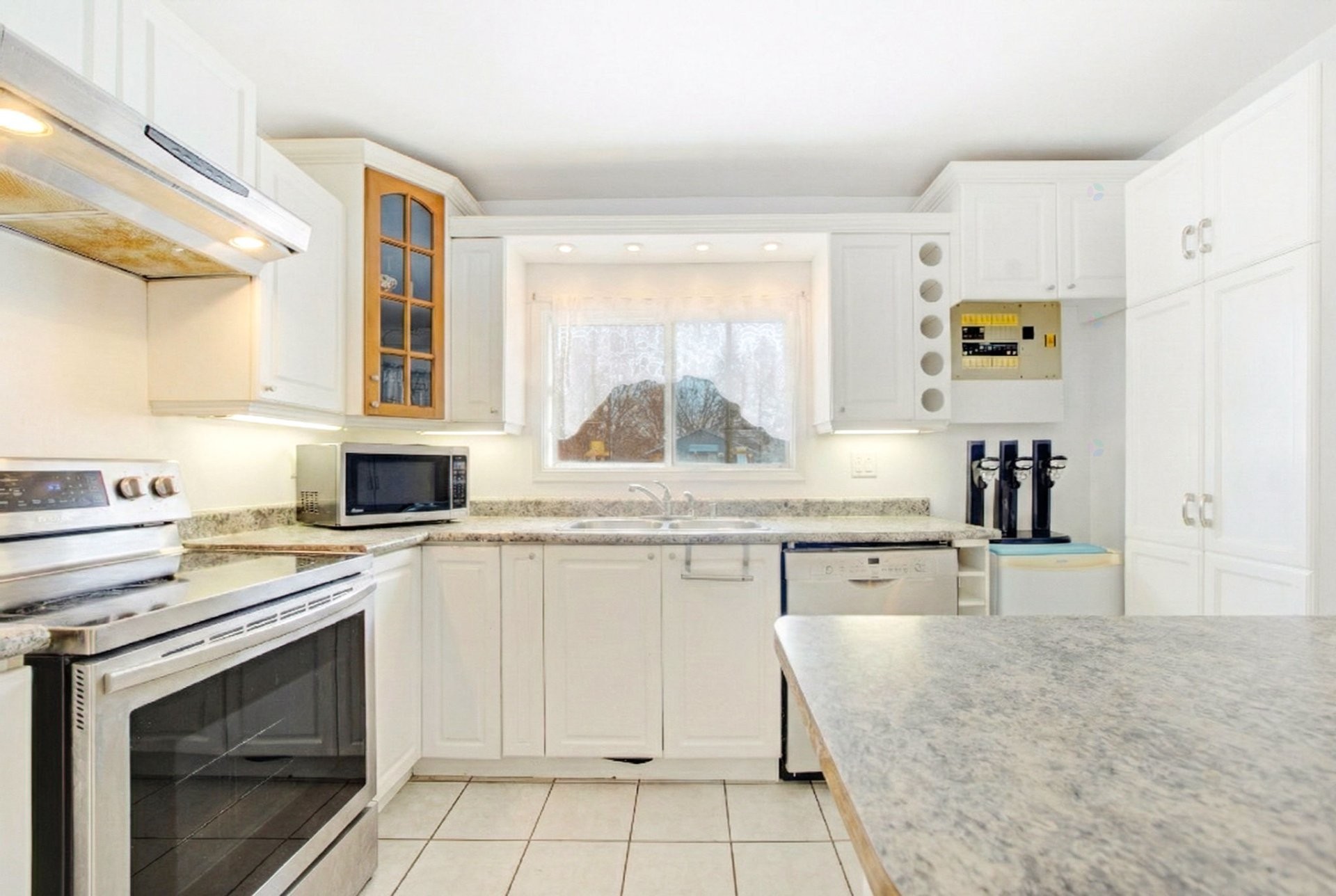 









19


Boul. de Lucerne

,
Gatineau (Aylmer),




QC
J9J2K3

