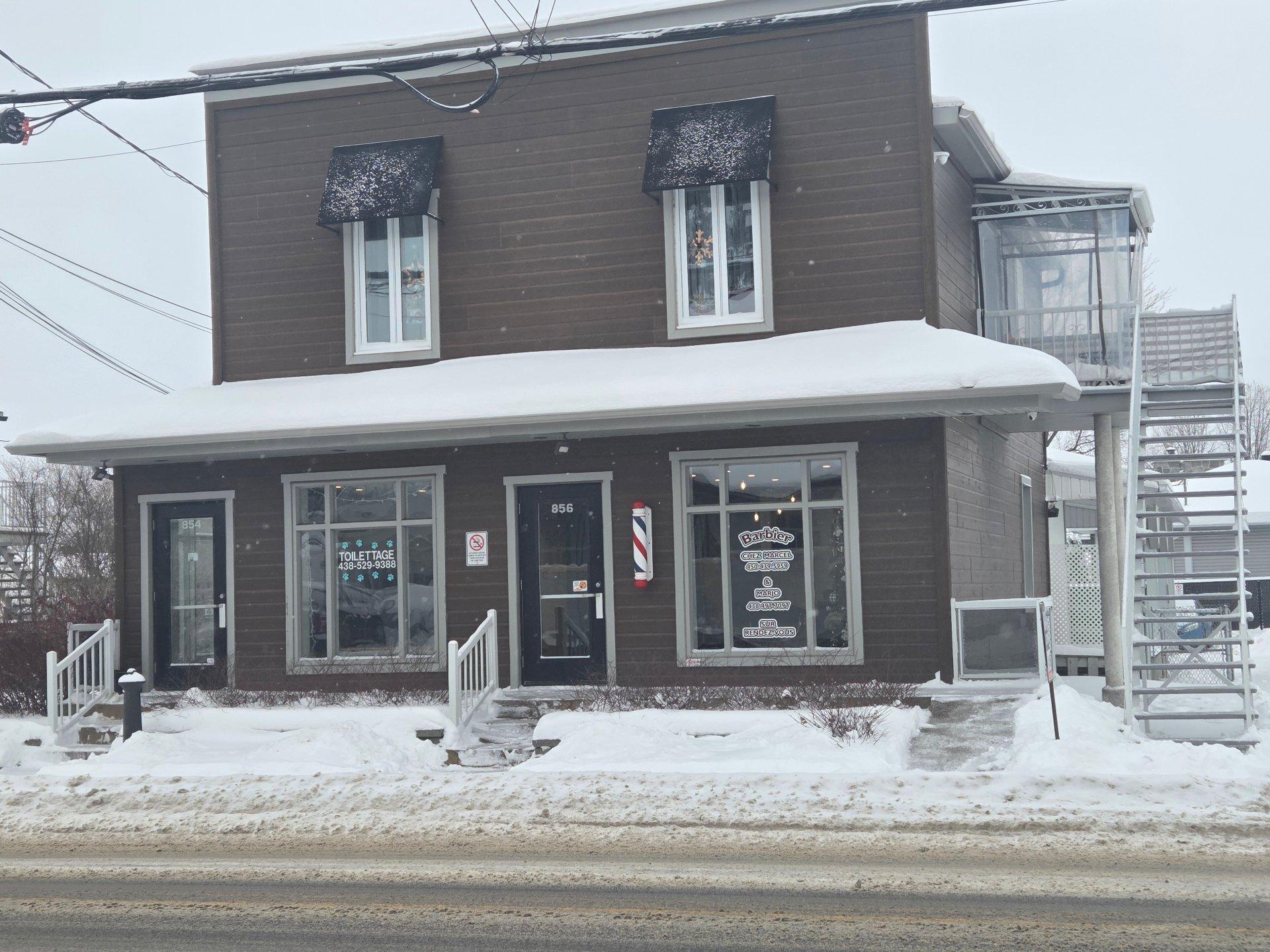 









854

 - 858


Rue St-Isidore

,
Saint-Lin/Laurentides,




QC
J5M2V4

