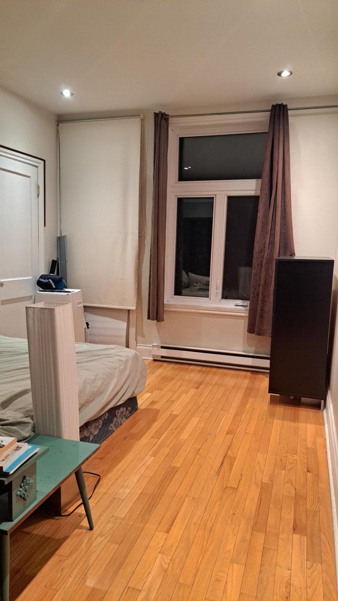 









5382


Av. Papineau

,
Montréal (Le Plateau-Mont-Royal),




QC
H1H1W2

