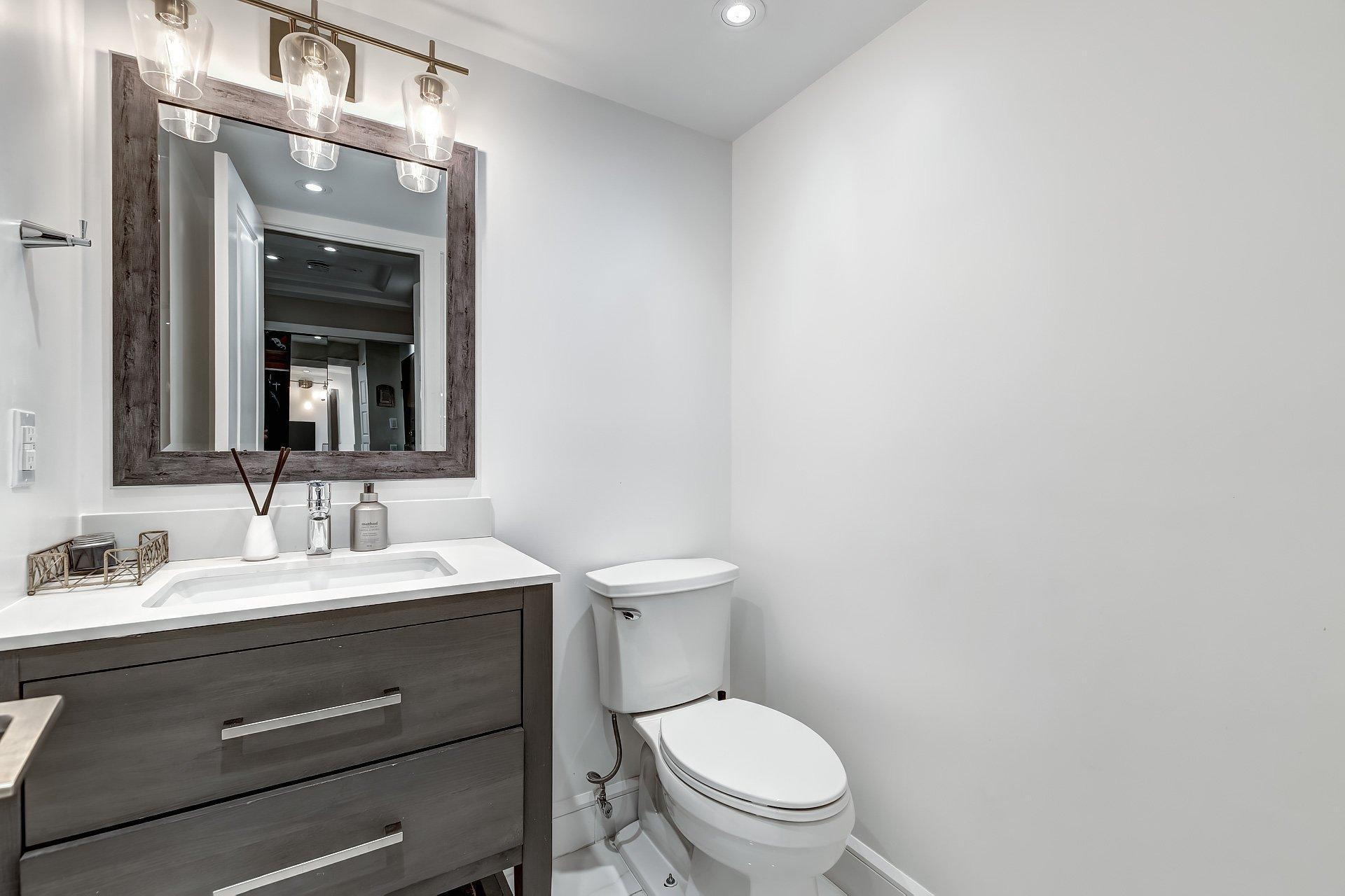 









5790


Av. Rembrandt

, 905,
Côte-Saint-Luc,




QC
H4W2V2

