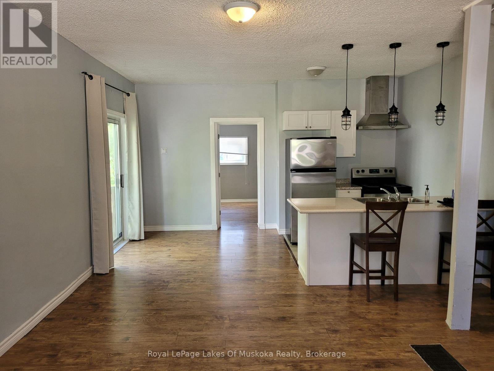 












1 - 227 NOTTAWASAGA STREET

,
Orillia,




Ontario
L3V3K2

