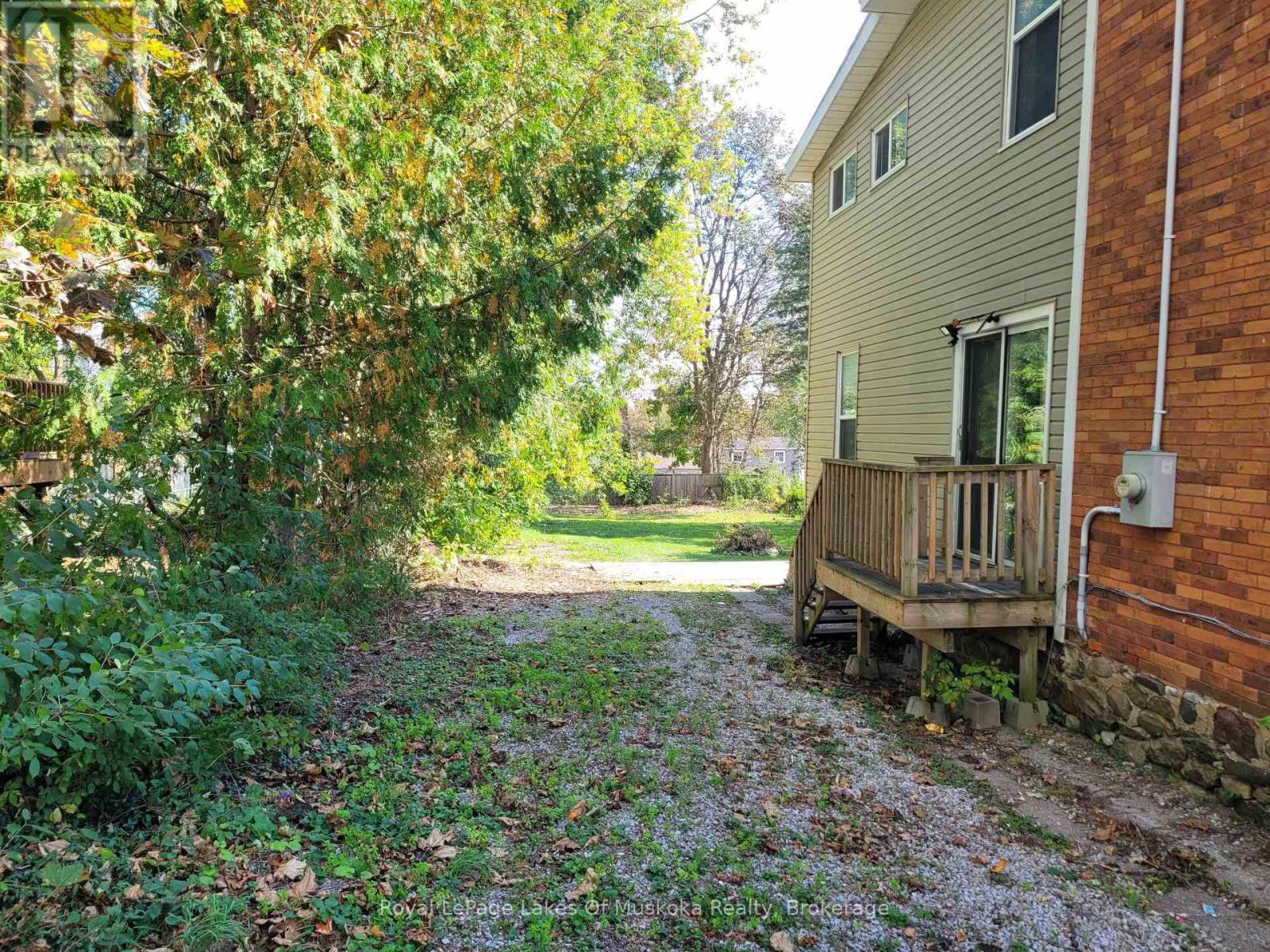 












1 - 227 NOTTAWASAGA STREET

,
Orillia,




Ontario
L3V3K2

