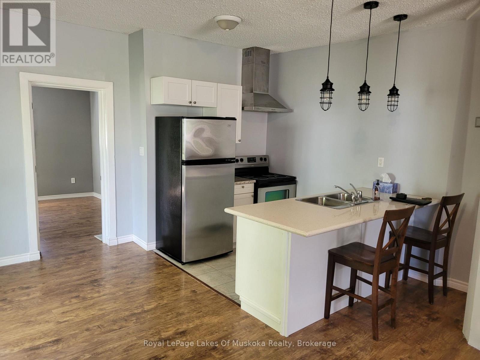 












1 - 227 NOTTAWASAGA STREET

,
Orillia,




Ontario
L3V3K2

