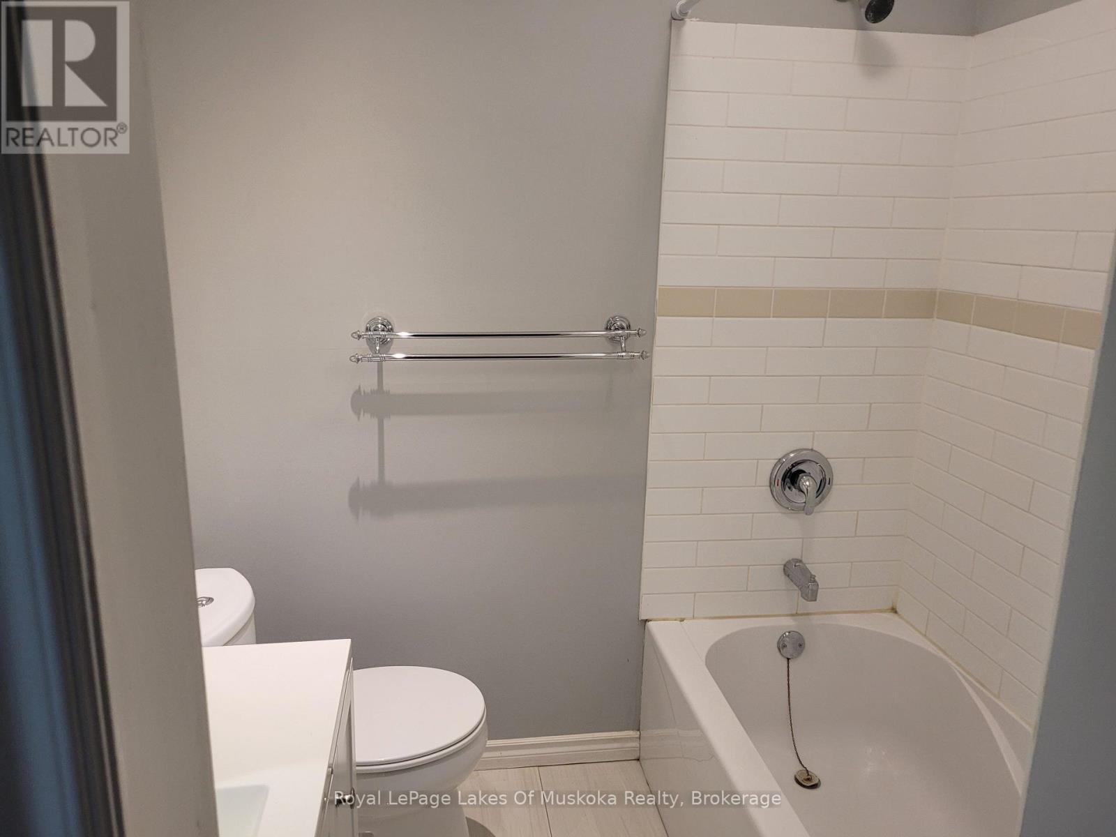 












1 - 227 NOTTAWASAGA STREET

,
Orillia,




Ontario
L3V3K2

