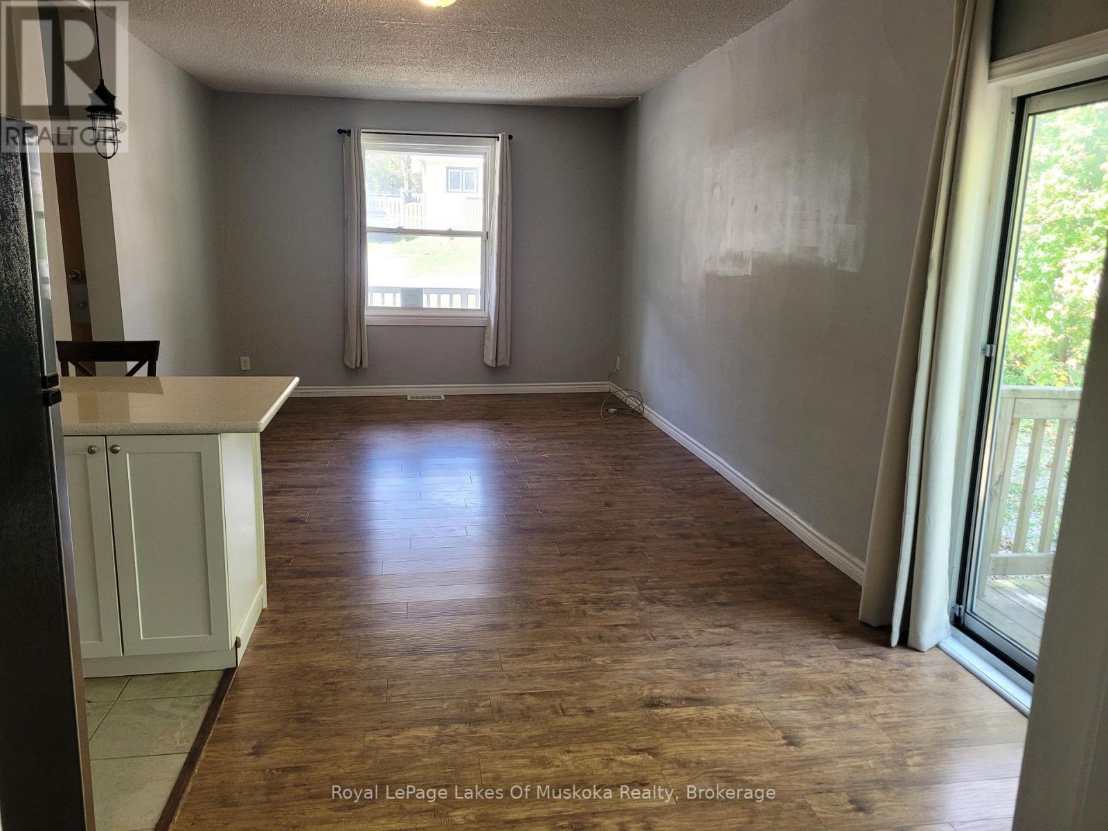 












1 - 227 NOTTAWASAGA STREET

,
Orillia,




Ontario
L3V3K2

