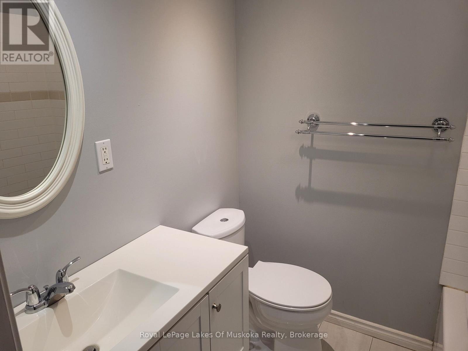 












1 - 227 NOTTAWASAGA STREET

,
Orillia,




Ontario
L3V3K2

