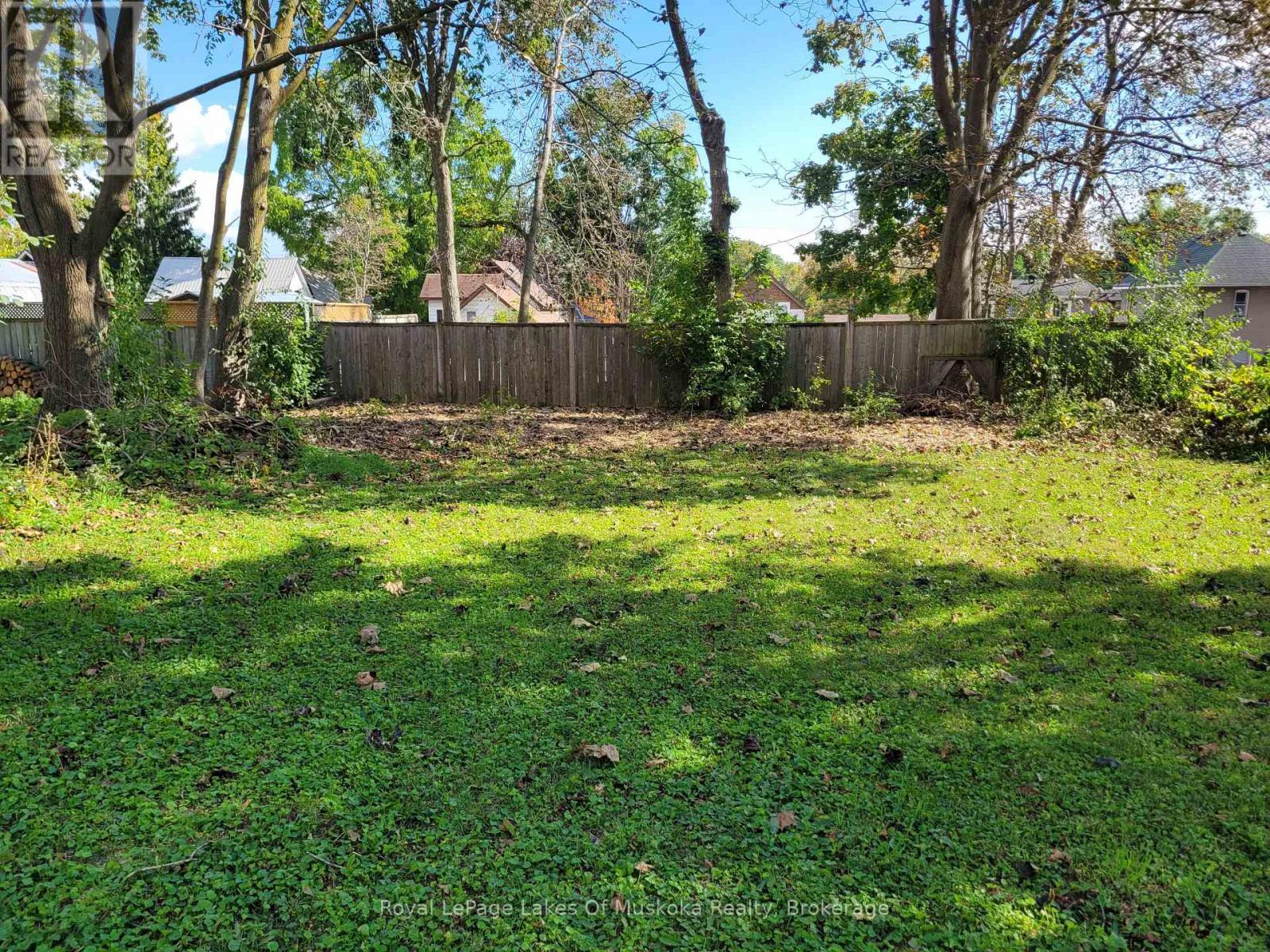 












2 - 227 NOTTAWASAGA STREET

,
Orillia,




Ontario
L3V3K2

