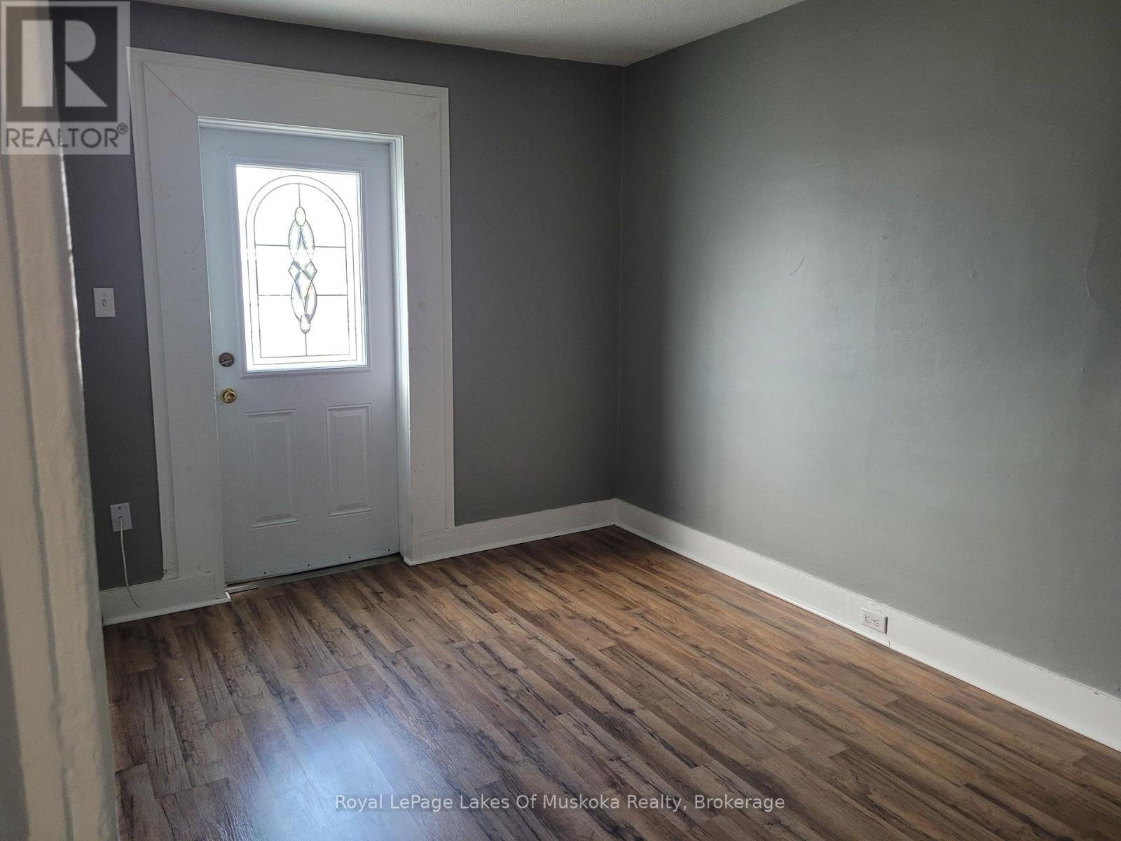 












2 - 227 NOTTAWASAGA STREET

,
Orillia,




Ontario
L3V3K2

