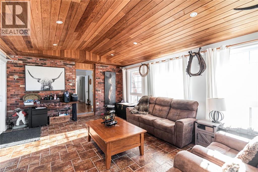 












7087 RAINHAM Road

,
Dunnville,




Ontario
N1A2W8

