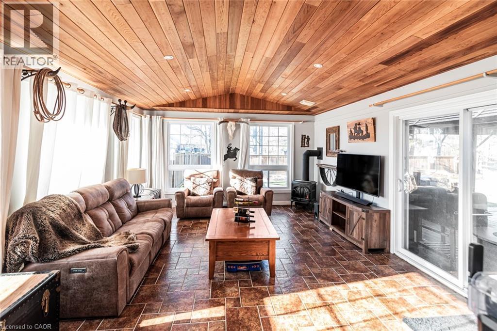 












7087 RAINHAM Road

,
Dunnville,




Ontario
N1A2W8

