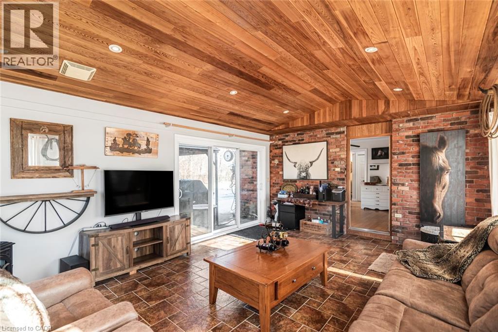 












7087 RAINHAM Road

,
Dunnville,




Ontario
N1A2W8

