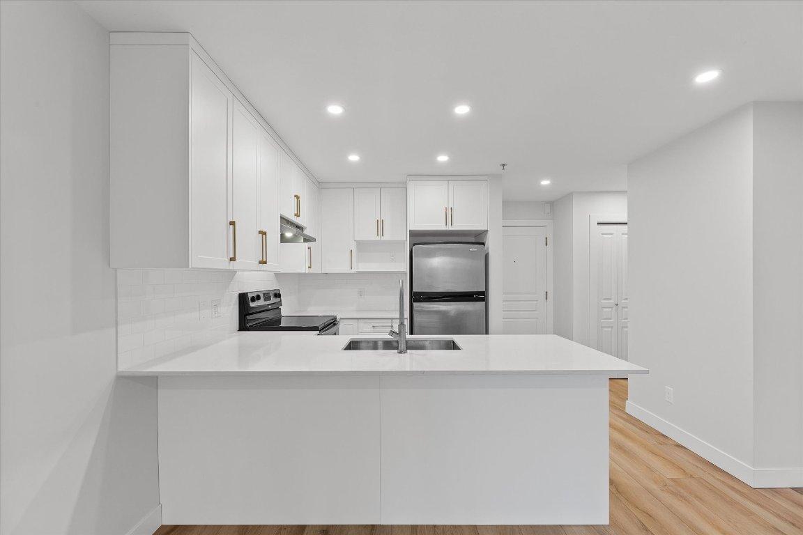 









1099


Sunset

Drive, 333,
Kelowna,




BC
V1Y 9Z1

