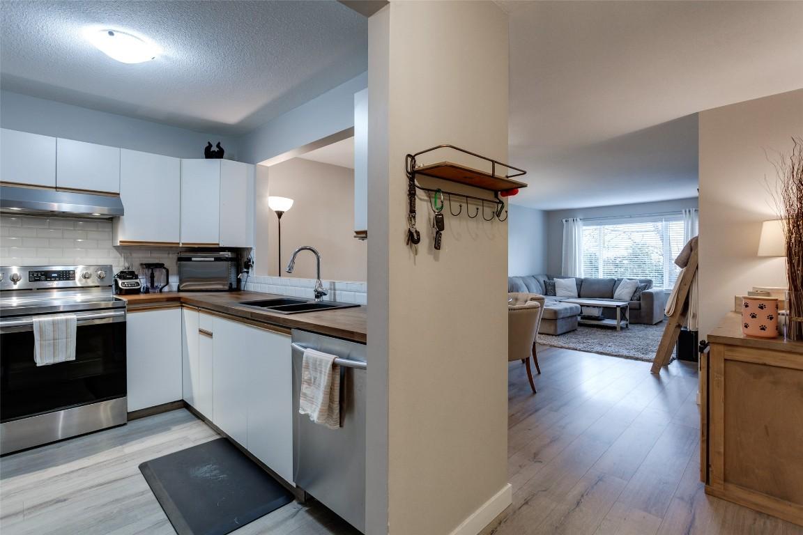 









400


Sutton

Crescent, 110,
Kelowna,




BC
V1V 1Y3

