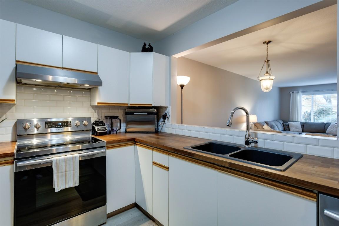 









400


Sutton

Crescent, 110,
Kelowna,




BC
V1V 1Y3

