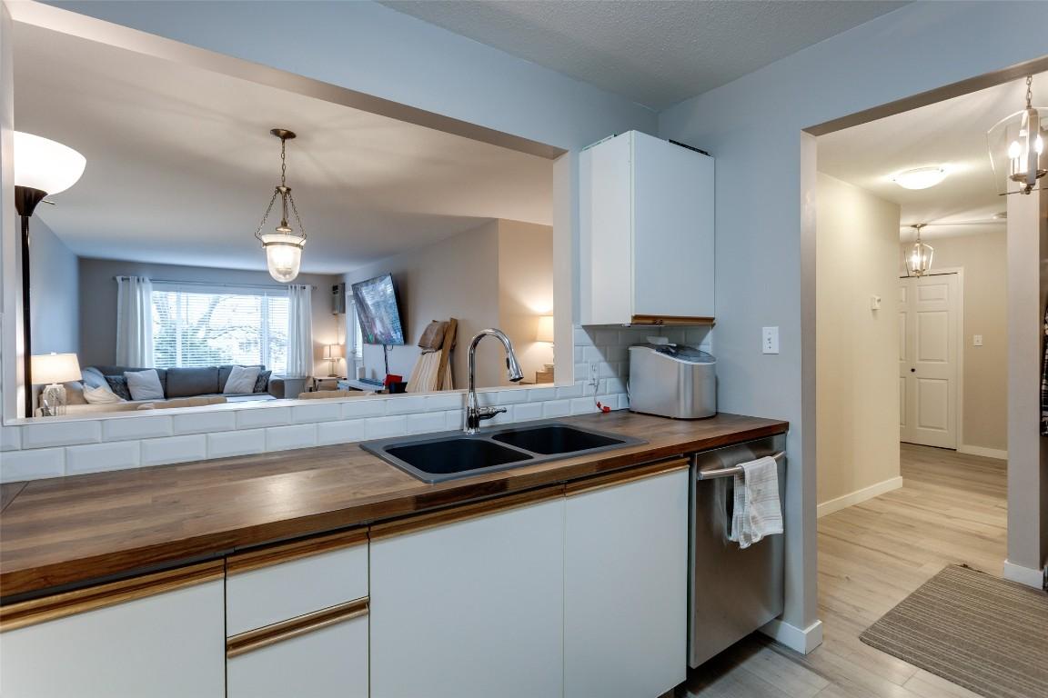 









400


Sutton

Crescent, 110,
Kelowna,




BC
V1V 1Y3

