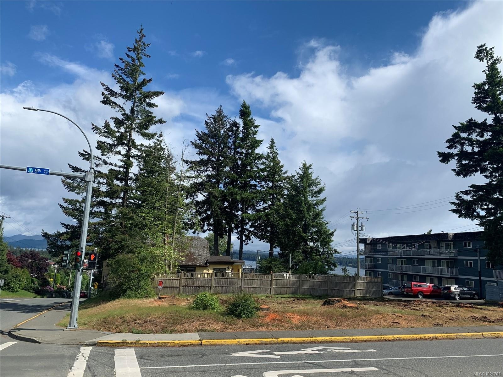 









901


Dogwood

St,
Campbell River,







BC
V9W 2X6

