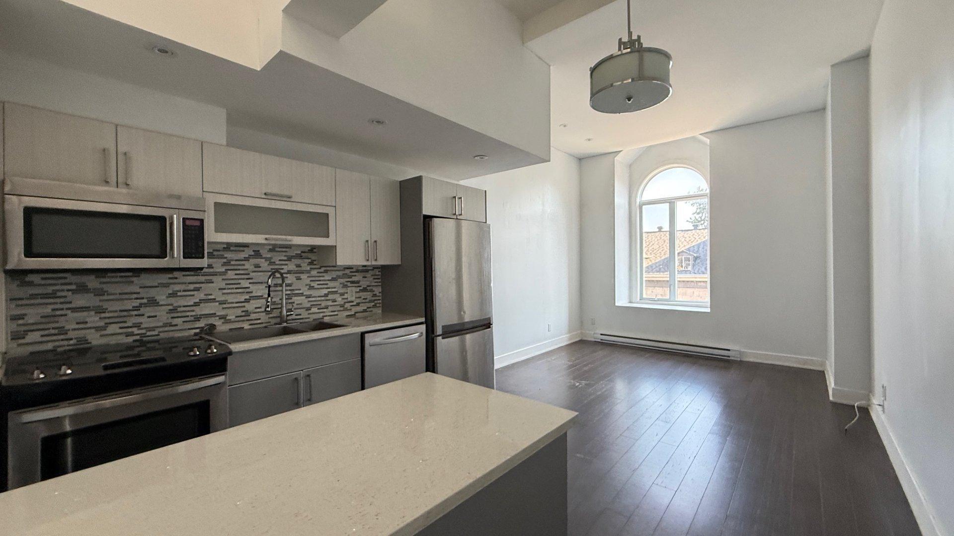 









1216


Rue St-Hubert

, 9,
Montréal (Ville-Marie),




QC
H2L3Y5

