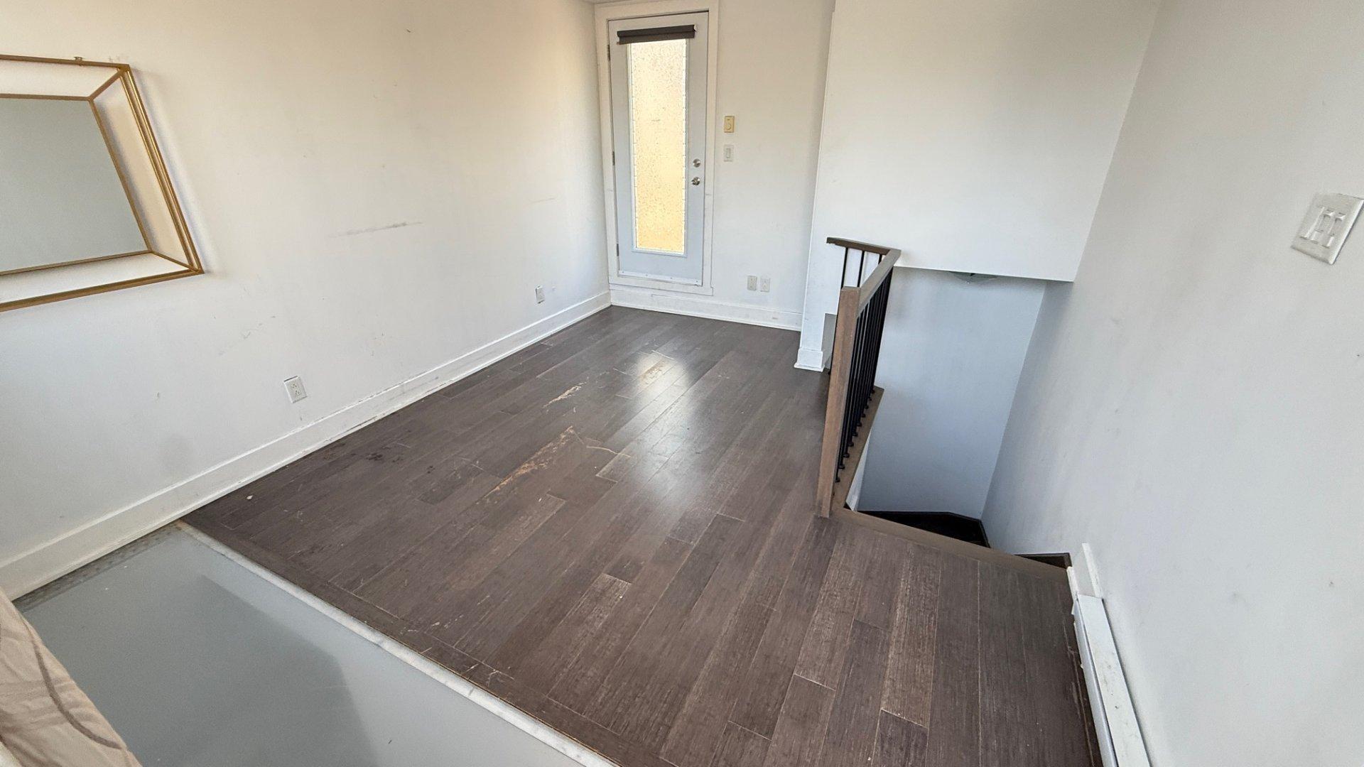 









1216


Rue St-Hubert

, 9,
Montréal (Ville-Marie),




QC
H2L3Y5

