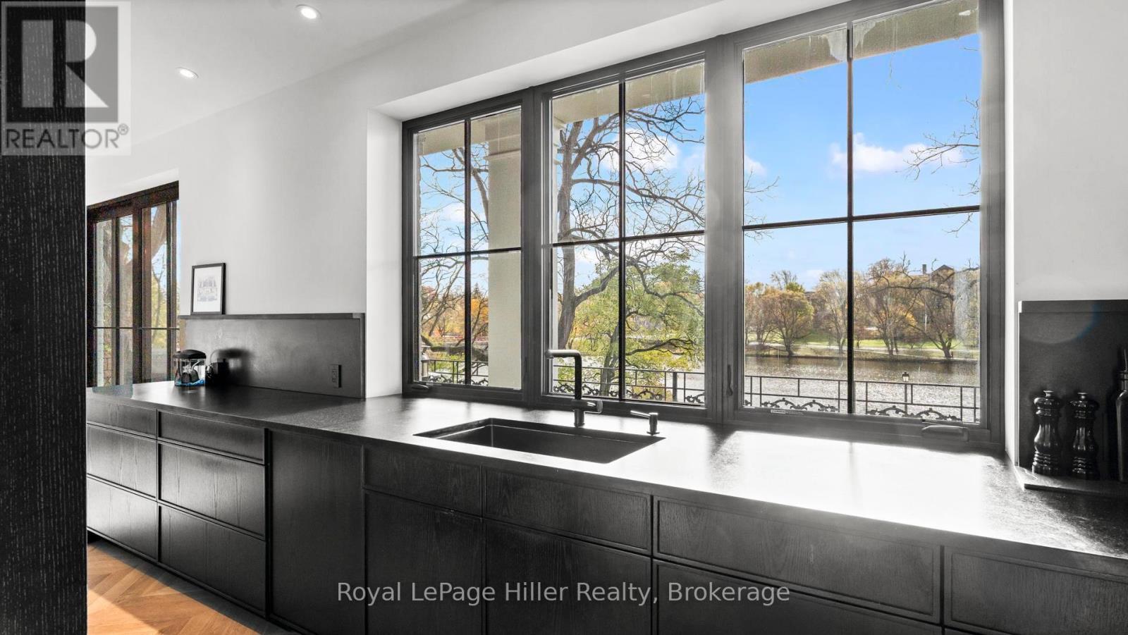 












113 WILLIAM STREET

,
Stratford,




Ontario
N5A4X9

