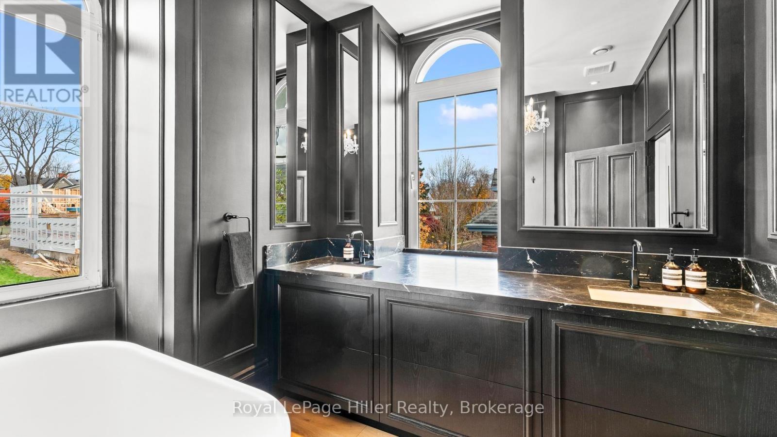 












113 WILLIAM STREET

,
Stratford,




Ontario
N5A4X9

