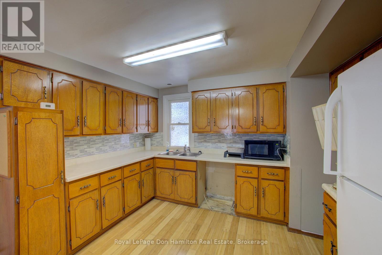 












34 GEORGE STREET N

,
West Grey,




Ontario
N0G1S0

